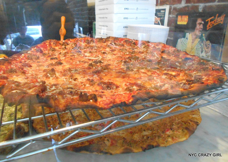 Manger Une Pizza Xxl Chez Artichoke  New York Crazy Girl-1410
